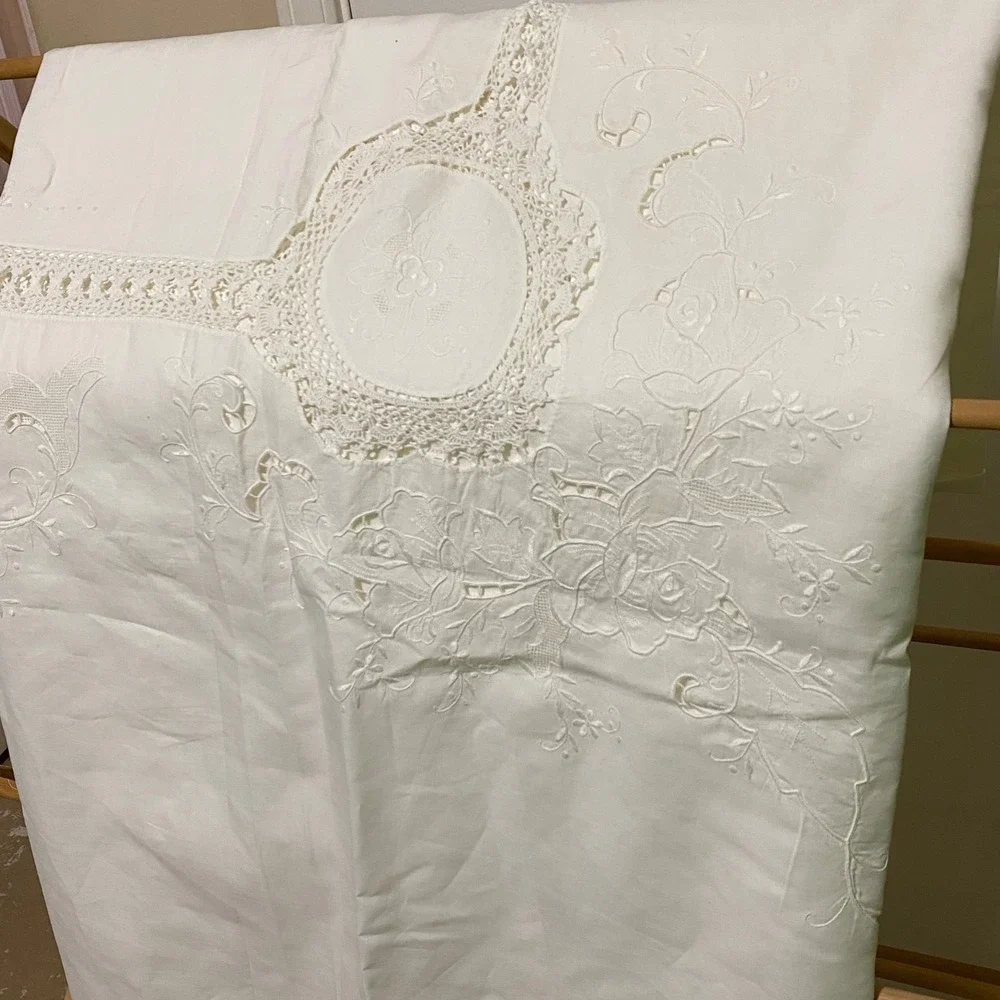 Vtg 80s Hand Made Beige Cotton Lace Embroidery Tablecloth Floral Cottagecore